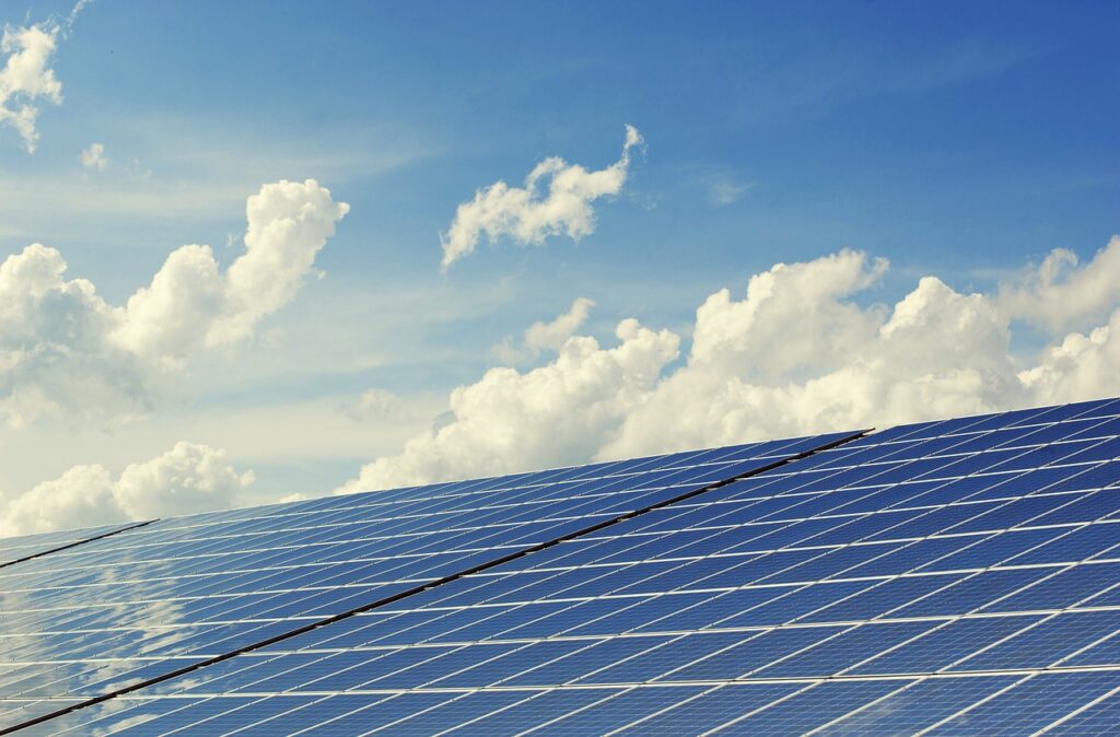 Photovoltaik Solaranlage auf dem Dach Solaranlage selber bauen Tipps und Tricks