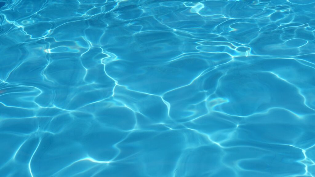 Pool Wasser Pool abdecken im Winter Die besten Abdeckmethoden im Vergleich
