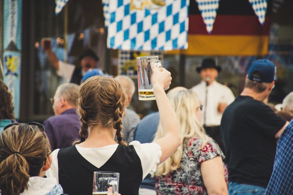 Oktoberfest Bayern Warum Nachhaltigkeit in der Welt der Trachtenmode immer wichtiger wird