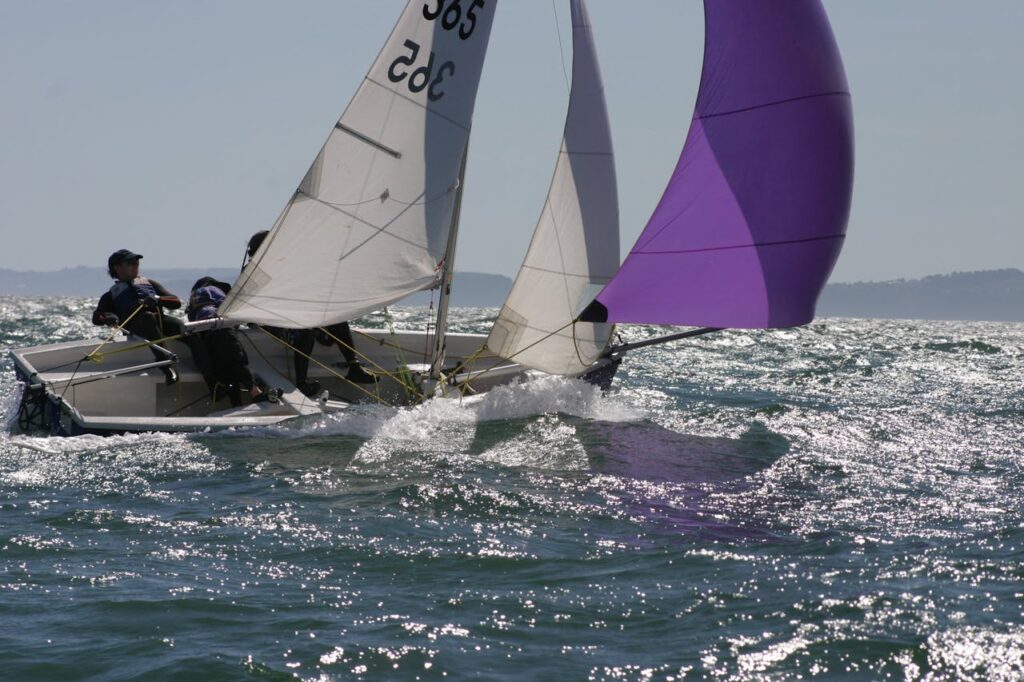 Segeln Wasser Sport Segeln Eine umweltfreundliche und nachhaltige Freizeitbeschäftigung